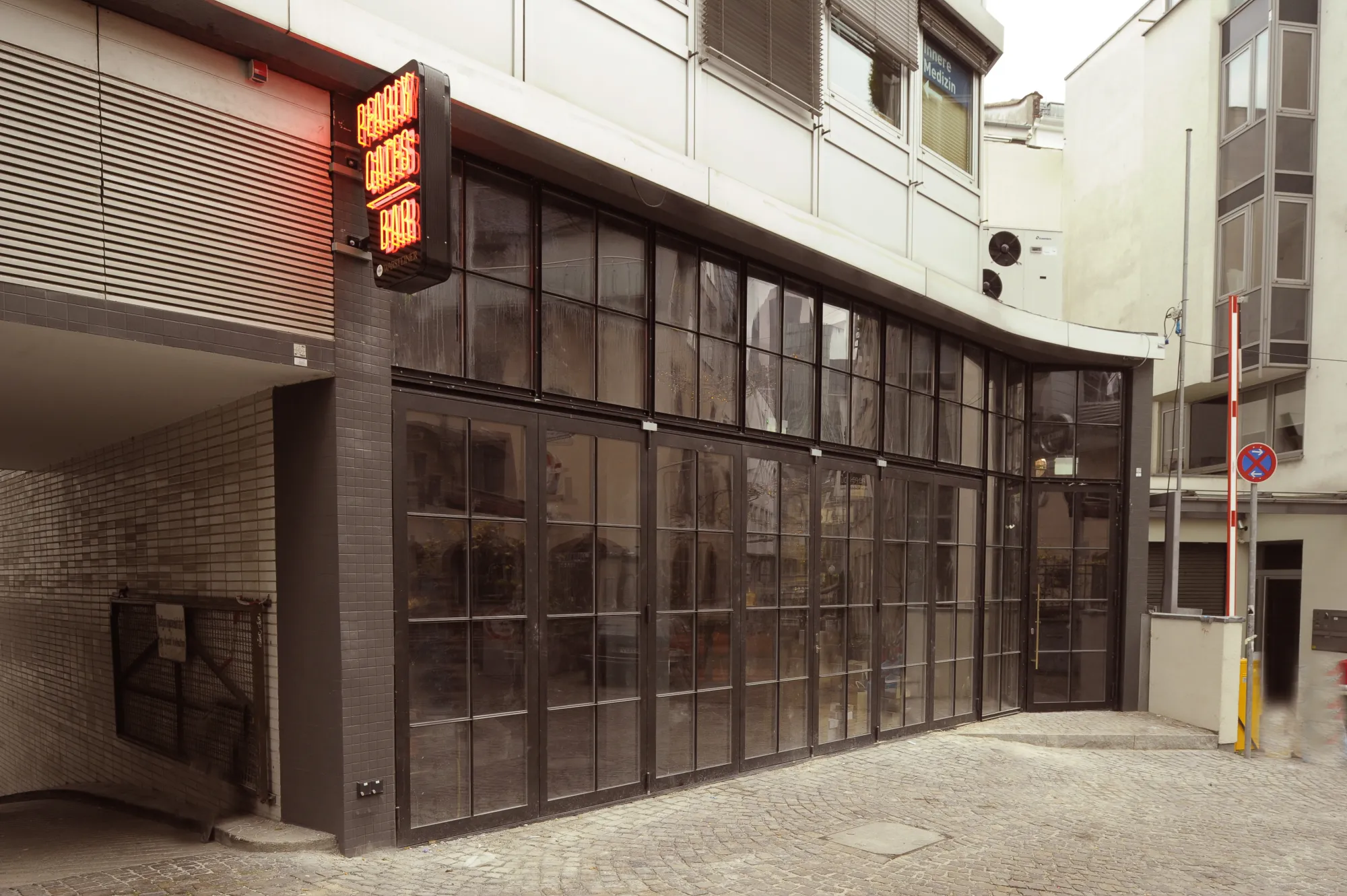 Pearly Gates Bar, Frankfurt nad Mohanem - Německo (2016)